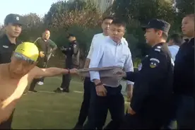 松雅湖保安打人事件后续：涉事保安管理方回应：将梳理管理漏洞，望市民遵守公园禁止野泳规定图片