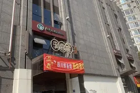 商铺没有规划烟道却要建成餐馆，楼上住户坐不住了，行政部门表示将严格审查图片