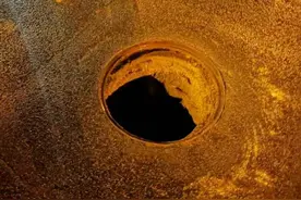 骑摩托险些坠入窨井洞，捡回两条人命的知名音乐人“王厂长”急了……图片