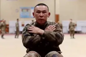 战士武装五公里17分33秒，打破师纪录视频封面