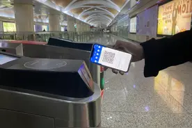 长春地铁、轻轨支持支付宝扫码乘车啦图片