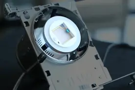 加拿大教授研制远紫外线灯 称可减少新冠病毒传播图片