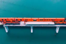 世界首台千吨级架桥一体机 看“昆仑号”挑战海上强风环境图片