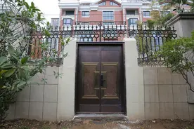 扒开小区围墙开小门，许昌业主投诉月余无果图片