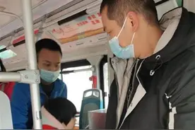 5岁小女孩独自乘坐公交车迷路，暖心司机助其安全回家图片