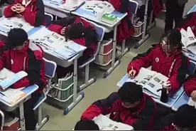 学生上课睡觉，老师这样处理……网友：这位老师太暖了图片