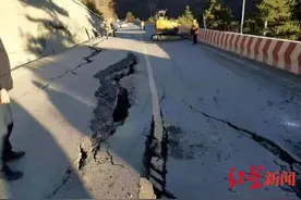 进出阿坝州注意：理县小丘地段禁止一切车辆通行图片