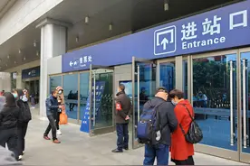 探访成灌铁路公交化改造工程 升级进出站台 开行列车增至74.5对图片