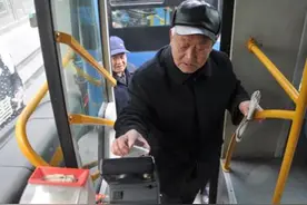 不分国籍、不分地域！60岁以上老年人在山东可免费乘公交图片