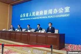 山东60岁以上老年人免费乘坐公交图片