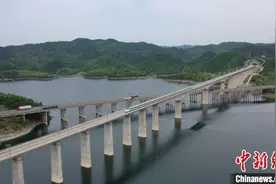 “湖北最美高铁”通车一周年，推动沿线城市经济高质量发展图片