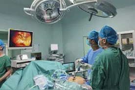 健康最重要！女子体重300斤，暴饮暴食“引爆”胆囊炸弹图片