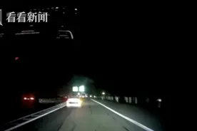 不要离我那么近！警车前强行变道 面对交警她开启“甩锅模式”图片