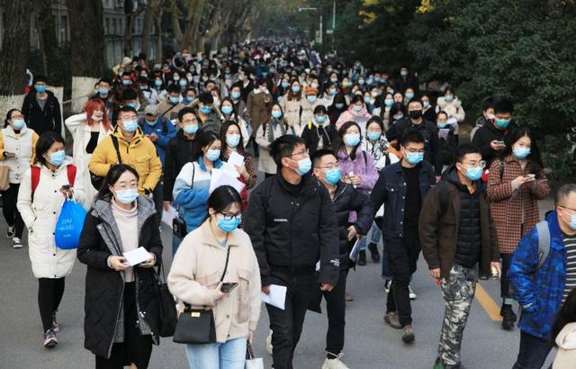 公务员考试的申论应该怎么写（公务员考试申论该怎么考）