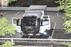 香港警察体育游乐会停车场疑遭投汽油弹：货车损毁，一人被捕图片