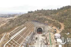 福厦高铁鹰高山隧道贯通图片