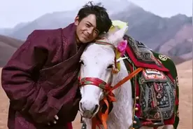 丁真回应网络走红：首先要学习，同时继续想骑马拿冠军视频封面