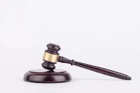 悲剧！4岁儿子咳嗽不止，妈妈竟将其捂死……图片