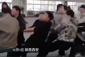 真体育生！体院学生拔河比赛，当场拔断绳子图片