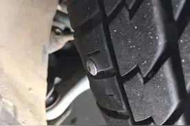 海口一小区多名业主遭遇螺丝钉扎胎 怀疑有人故意为之？图片