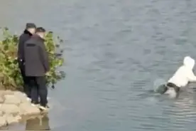 民警注视女生溺亡被停职，“不会游泳”不是辩解理由图片