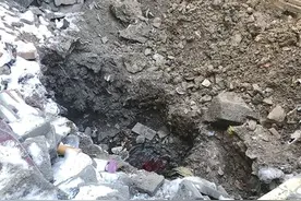 石油公寓管道跑水 上千户居民供暖受影响图片