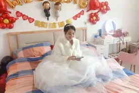 大婚当天，新娘一个人完成婚礼！背后故事令人泪目图片