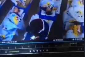 佛山幼儿园老师坐在女童身上玩手机：已被警方拘留图片