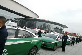 出行平台与出租车的融合难题：司机线上化之困与融合路线之争图片