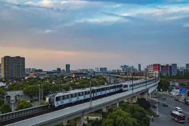 受台风影响，地铁9号线松江新城图片