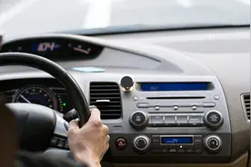 知道自己没驾照还酒后给哥们当代驾，结果双双被拘役15天图片