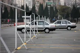 路考时被剐蹭导致考试没过？考场工作人员：并未影响考试图片