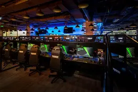 成为职业选手就能走向人生巅峰？普通俱乐部试训期月薪2000元，职业选手巅峰时期只有3到5年图片