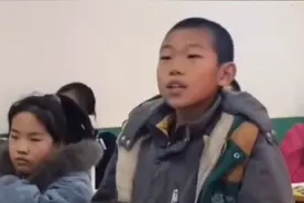 小学生戏腔唱游山恋惊艳全场 老师：孩子是音乐课代表图片