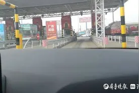 大雾天刚开通的济泰高速路况如何？记者上路跑跑看图片