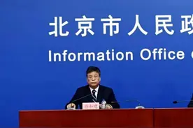 北京：前往医院等人员密集场所及乘公交时仍要戴口罩图片