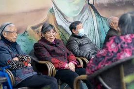 明年1月起，成都80岁以上老年人每月高龄津贴提高20%图片