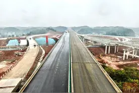 年底，成都90分钟飚拢宜宾图片