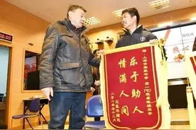 他的善良与勇敢，远比成绩耀眼！这是新时代优秀少年的模样图片