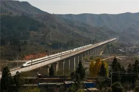 毕节七星关区：高铁铺就幸福路图片