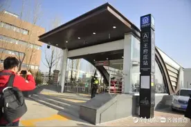 济南轨道交通2号线王府庄站站内曝光，与1号线换乘图片