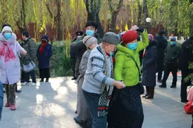 离婚至上的时代，只有爷爷奶奶在认真找对象图片