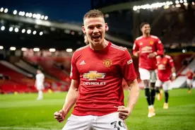 体坛联播｜曼联6球大胜跻身英超前三，穆里尼奥遭遇两连败图片