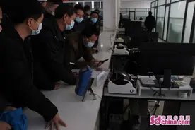 菏泽退役军人和其他优抚对象，可以办理“拥军卡”，免费乘坐公交车啦图片