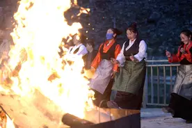 花海新家里的幸福生活图片