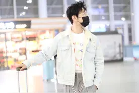 黄晓明瘦了20斤后颜值大增 身着牛仔外套似少年图片