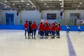 那个感动百万网友的滑冰女孩说，想成为奥运冠军图片