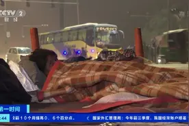 印度或遇最冷寒冬！收容所床位减少，无家可归者街头烧火度日图片