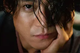 明明可以靠脸，他却一直在“扮丑”丨夜问图片