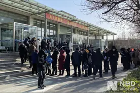 北京摇号新政实施倒计时：夫妻间车辆变更抢滩窗口期，车管所下班延至晚8点，部分4S店已无新车可卖图片